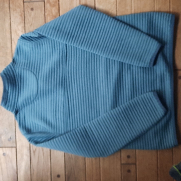 L.L. Bean 1/4 Button Fleece Midlayer - Picture 3 of 3